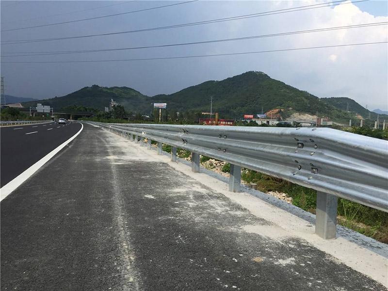新乡镀锌护栏板
